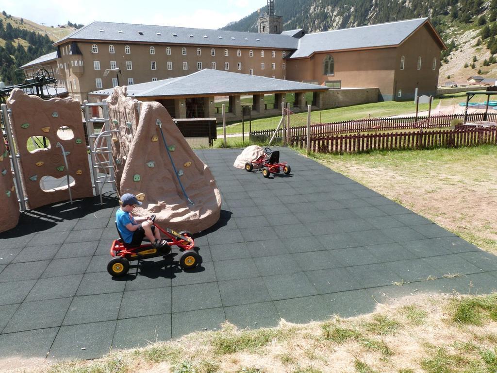 Apartaments Vall De Nuria Кералбс Екстериор снимка
